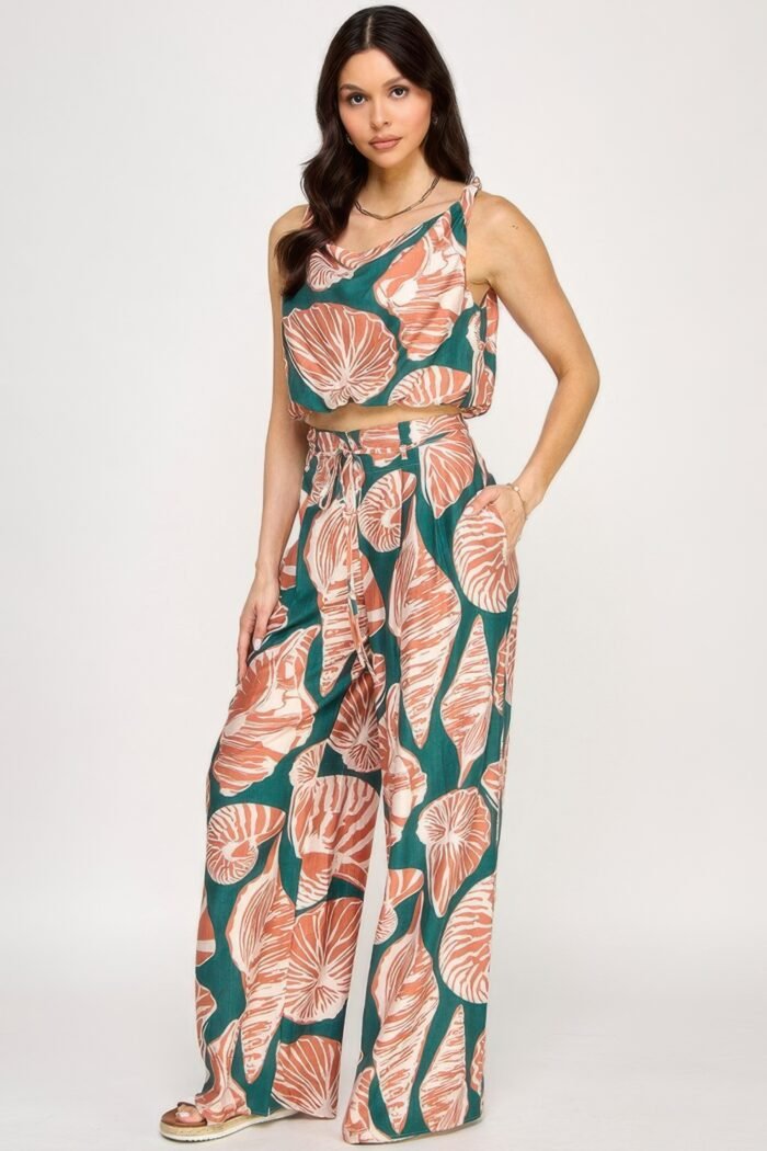 Printed sleeveless bubble hem top and paper bag waist pants set - image 3