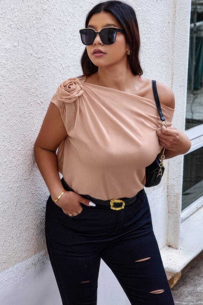 Plus one shoulder asymmetric flower decoration shirt - image 6