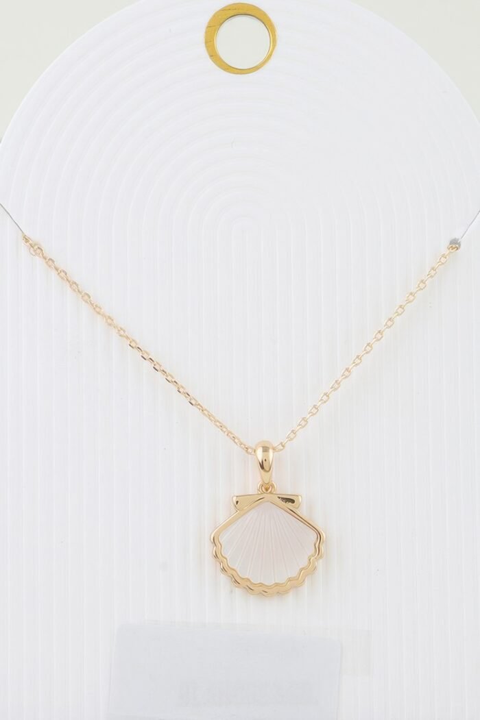 Classic Seashell Pendant Necklace - Image 1