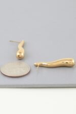 Shiny Bar Teardrop Earrings - Image 3