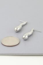 Shiny Bar Teardrop Earrings - Image 4