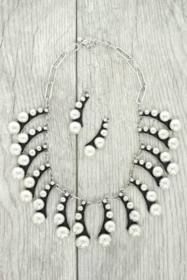 Western Bubble Beaded Fanned Necklace Set