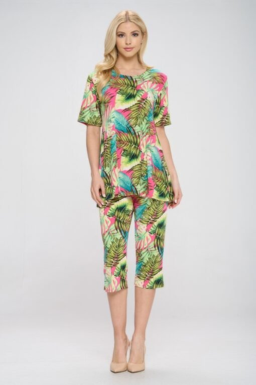 Plus Size Short Sleeve Top And Capri Pants Set