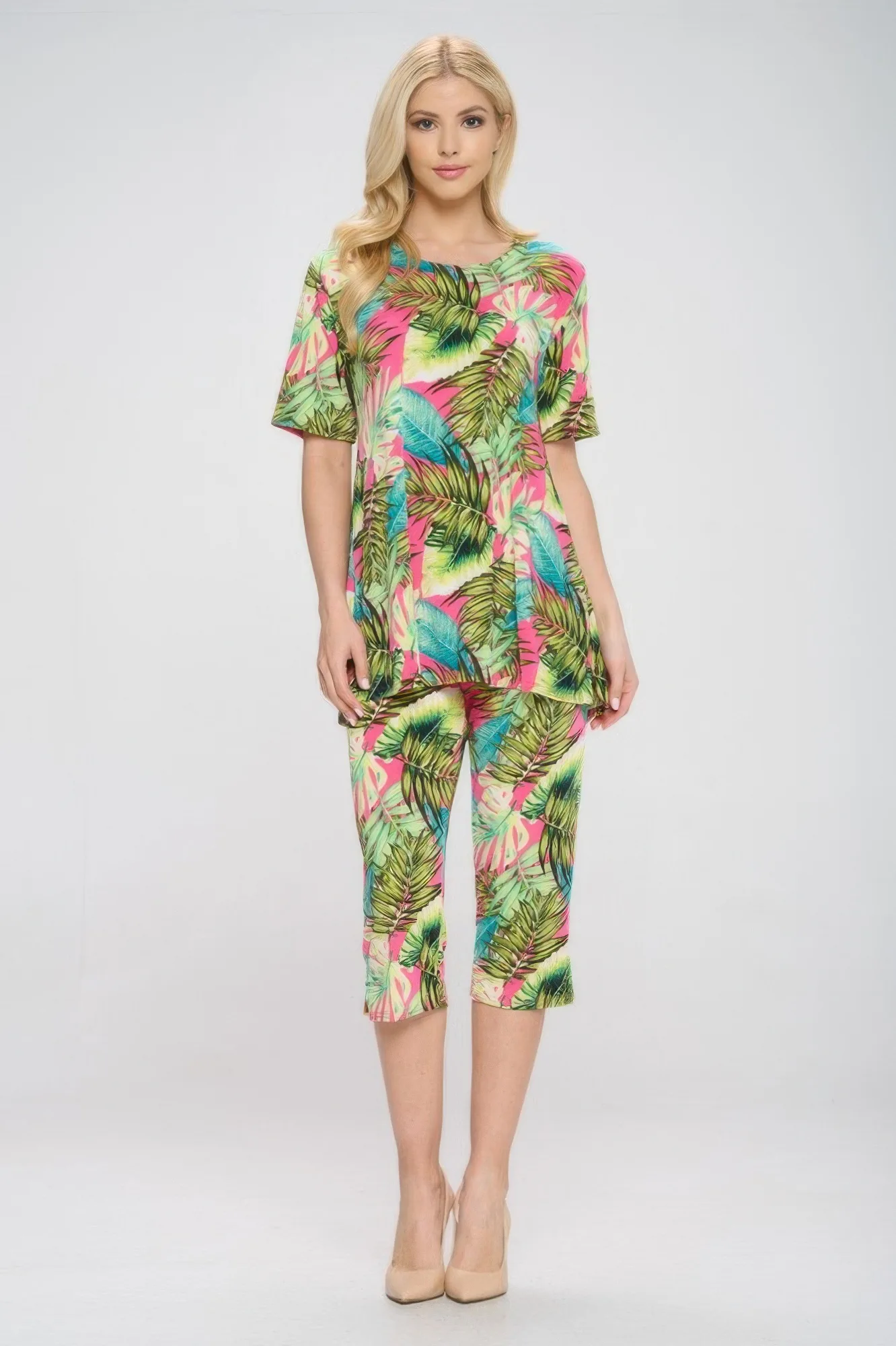 Plus Size Short Sleeve Top And Capri Pants Set