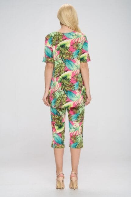 Plus Size Short Sleeve Top And Capri Pants Set