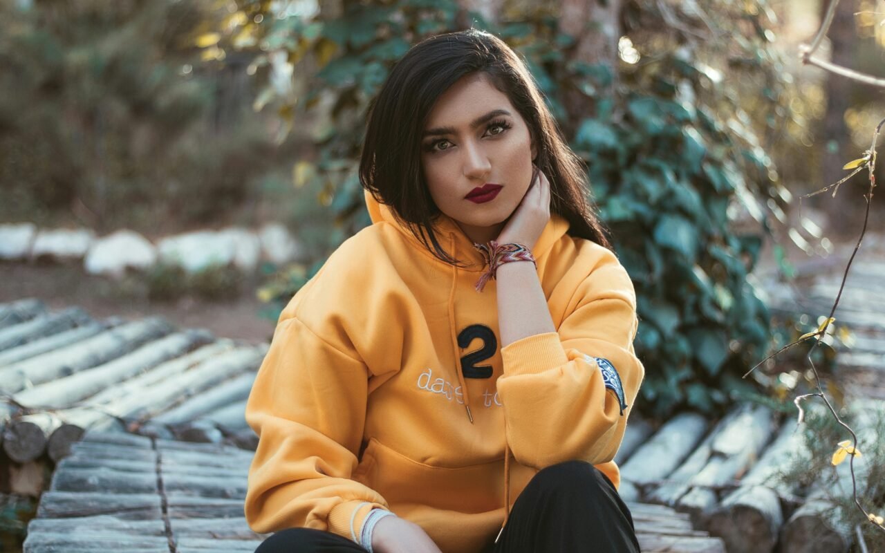Shop Women’s Outfits – Casual, Streetwear, and Seasonal Styles