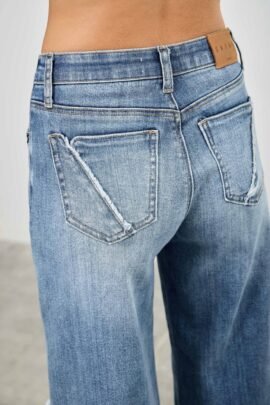 Mid Rise Wide Frayed Seam Mid Rise Wide Frayed Seam