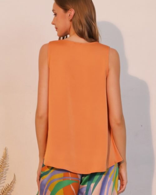 washed poly silk front tucked top