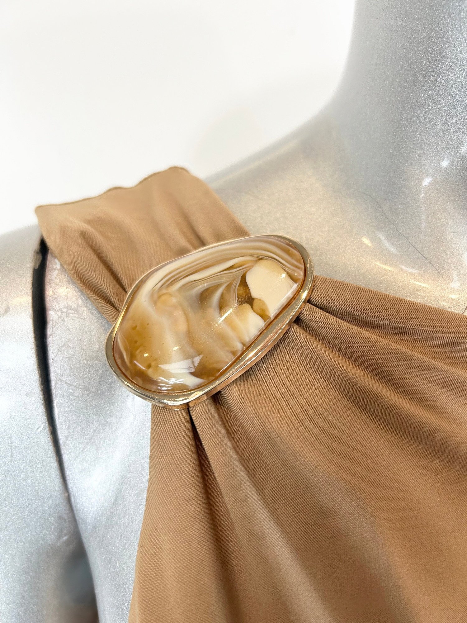 the right shoulder is gathered mini dress - image 2