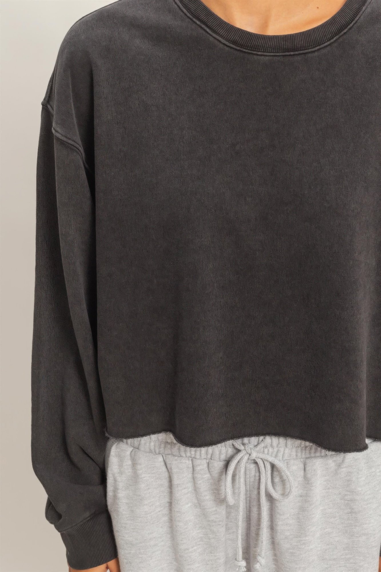 Cropped Mineral Wash Sweatshirt Cropped Mineral Wash Sweatshirt - Image 34