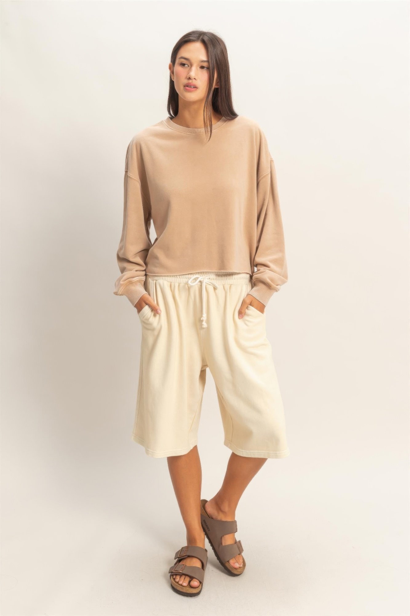 Cropped Mineral Wash Sweatshirt Cropped Mineral Wash Sweatshirt - Image 17