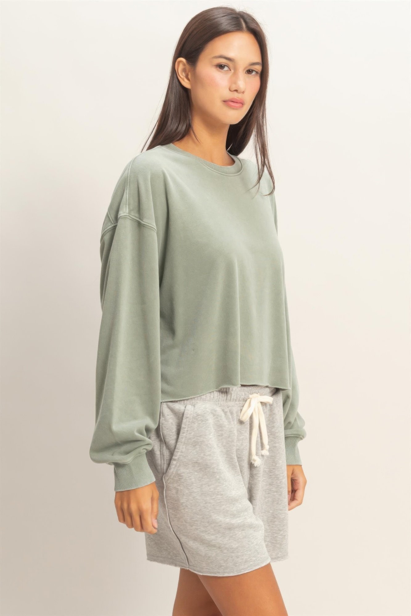 Cropped Mineral Wash Sweatshirt Cropped Mineral Wash Sweatshirt - Image 14