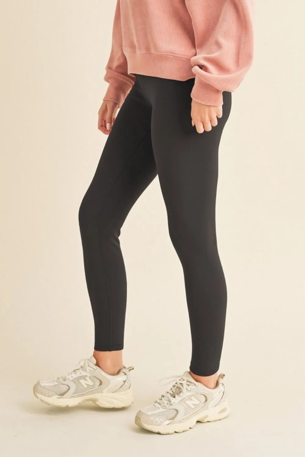Yelete Full Size Fleece Lined High Waisted Leggings 709d51ce-528b-4469-ace0-dddb263a7e18-Max