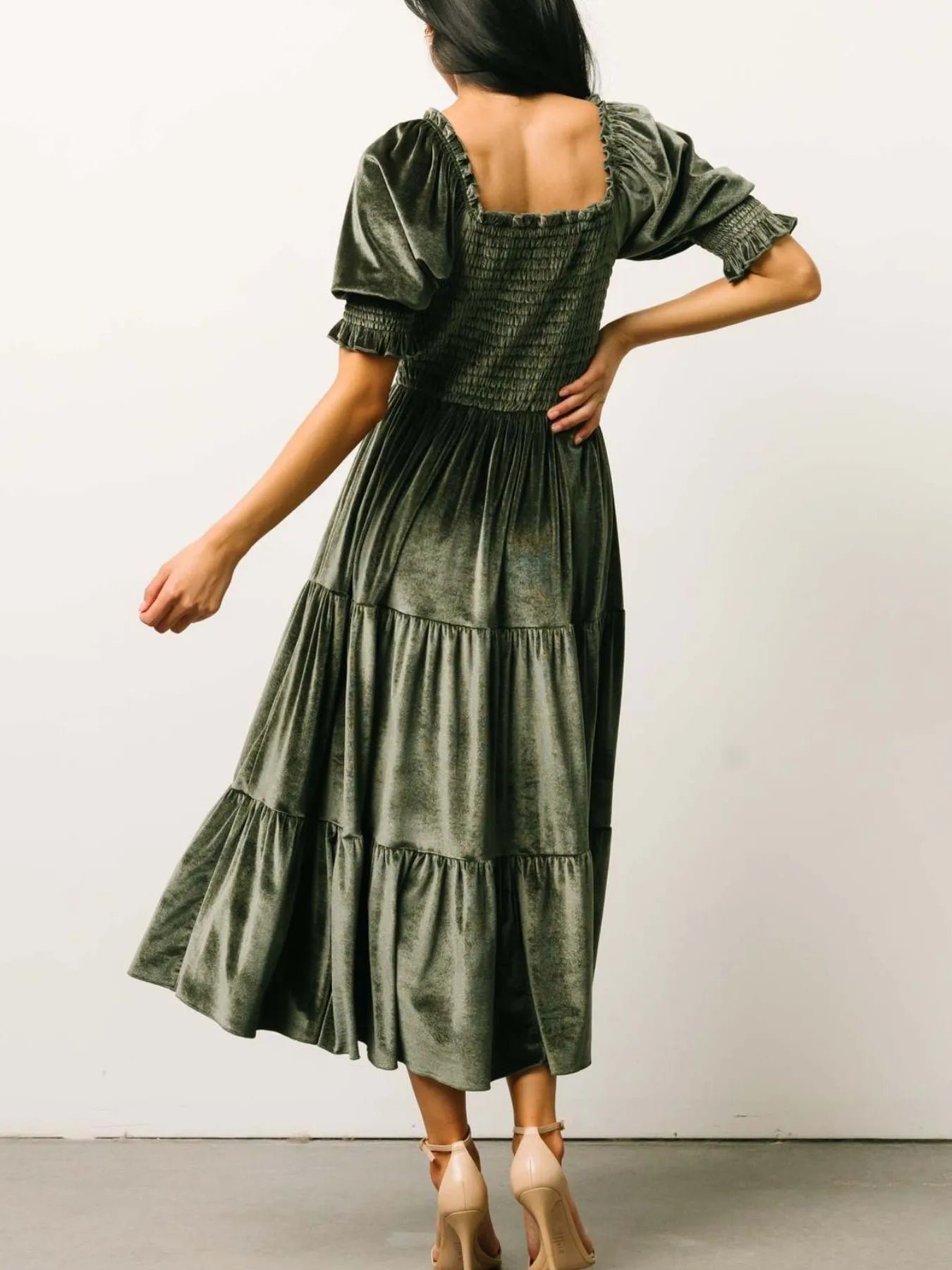 Smocked Half Sleeve Tiered Midi Dress c940f3b2-51ca-4a9c-ab41-4e6276ee4637-Max-Origin