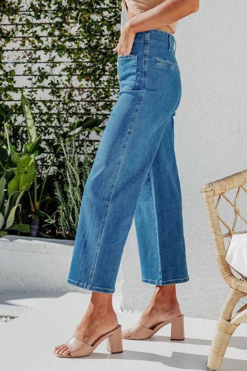 Button Fly Cropped Wide Leg Jeans 705eb6d0-c6f3-4205-b168-8c4de695c85f-Max